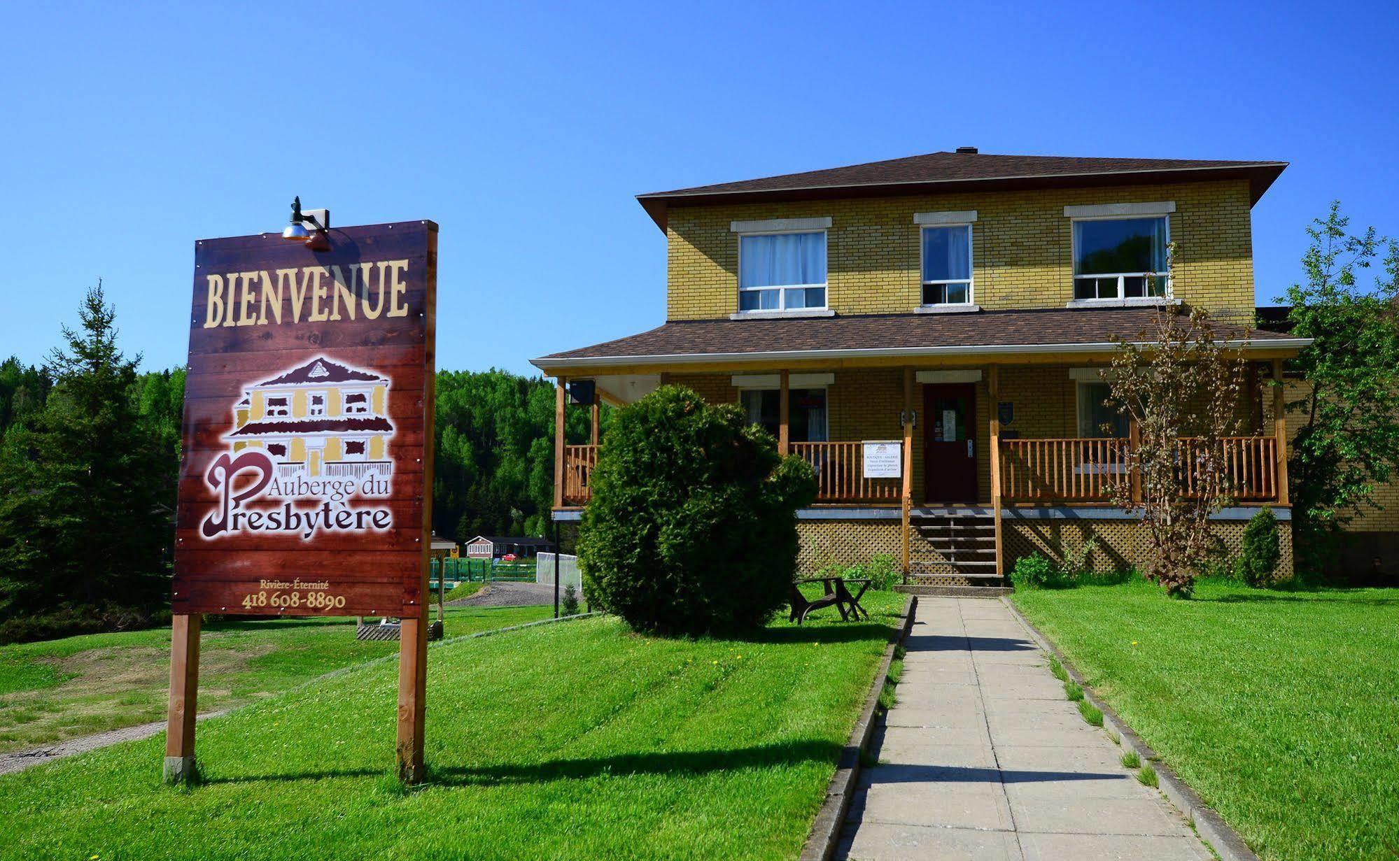 Auberge Du Presbytere De Riviere-Eternite Riviere Eternite Eksteriør billede