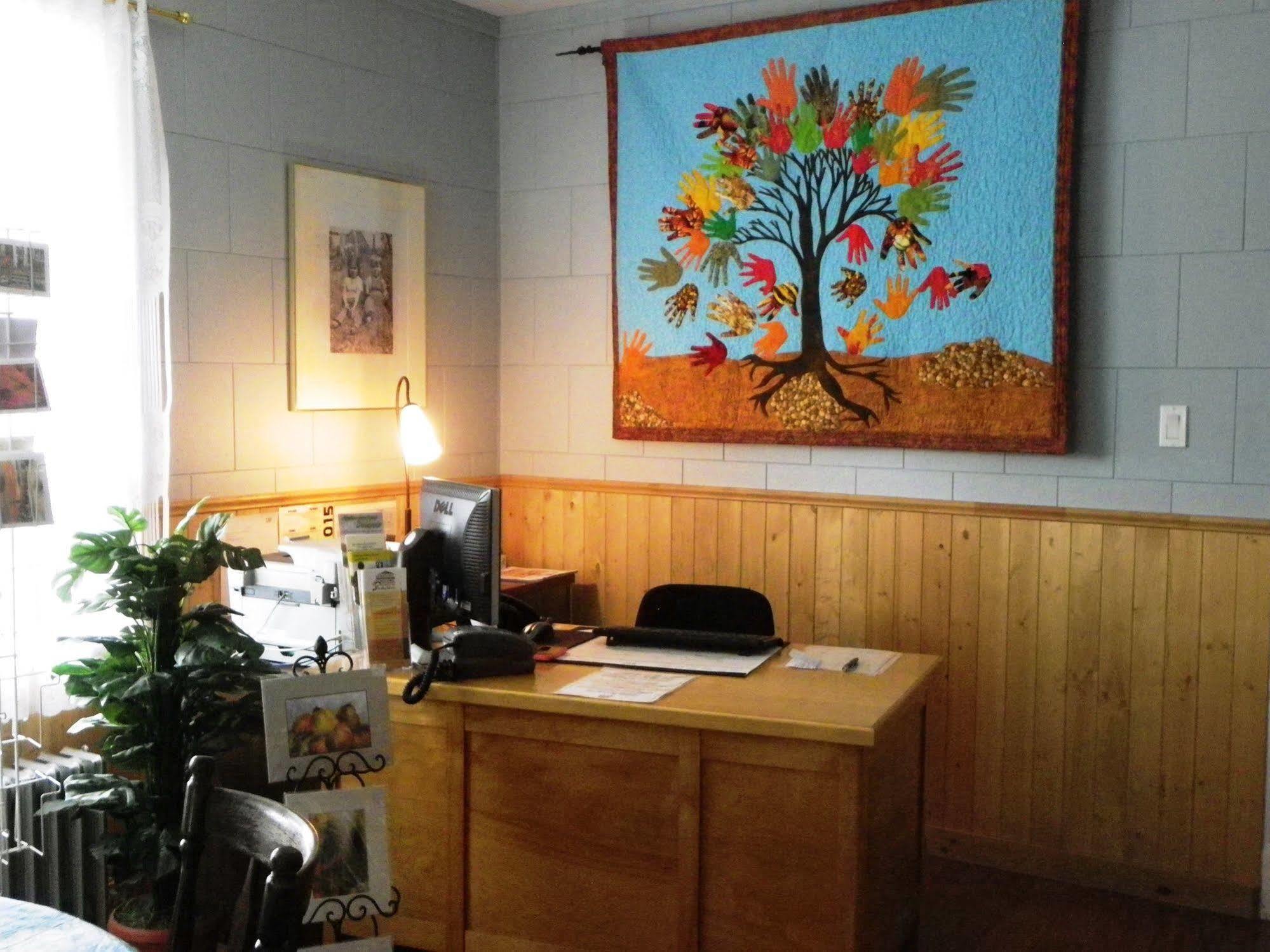 Auberge Du Presbytere De Riviere-Eternite Riviere Eternite Eksteriør billede